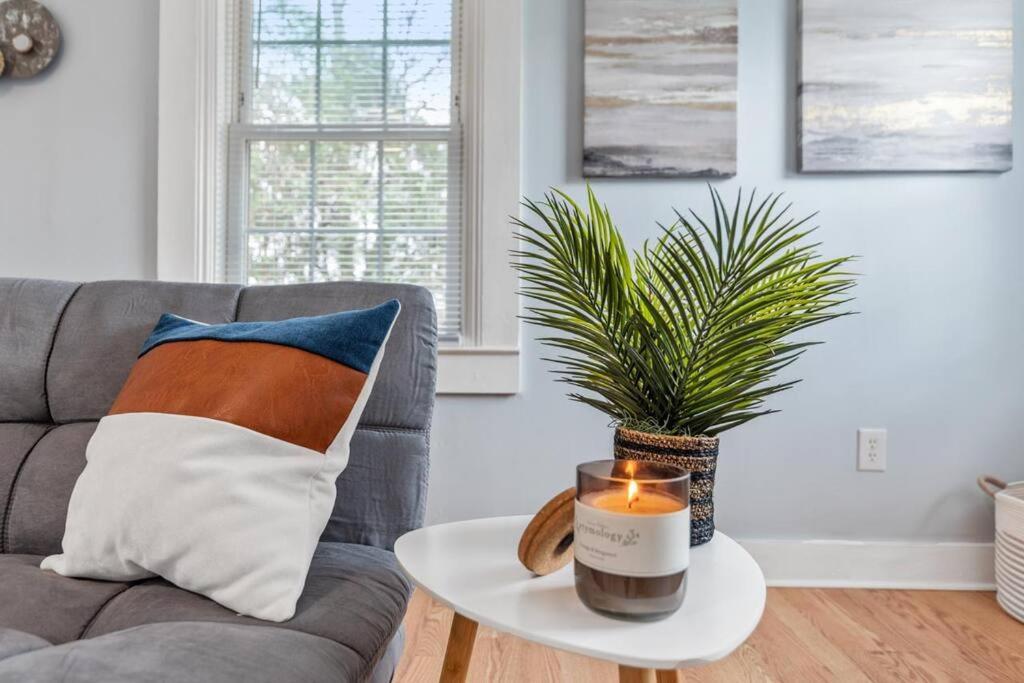 Boho Bungalow - Steps From Historic Downtown Apex Buitenkant foto