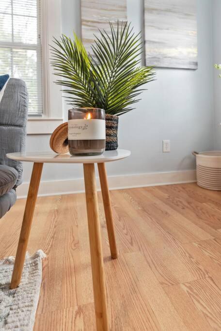 Boho Bungalow - Steps From Historic Downtown Apex Buitenkant foto